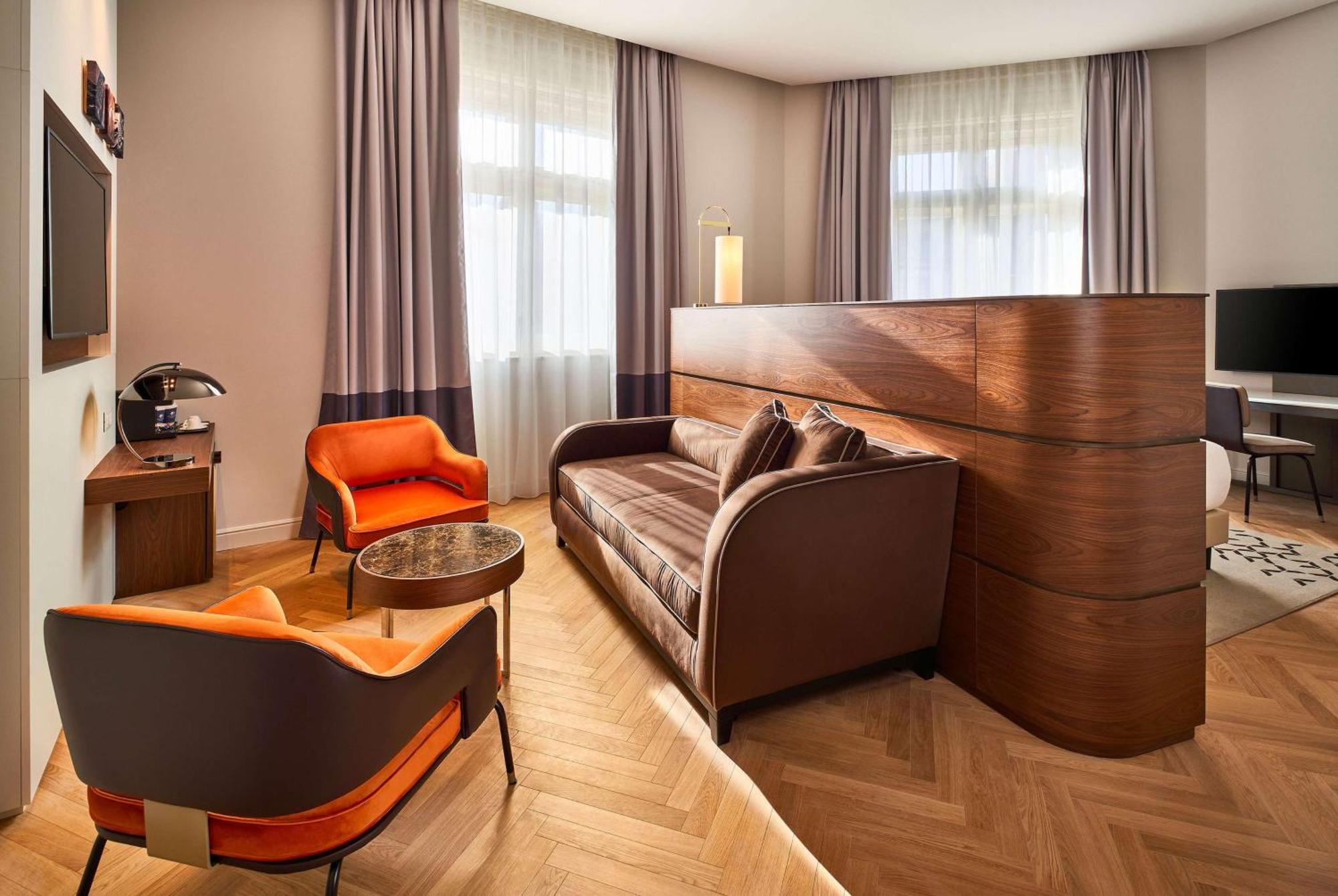 Corner Junior King Suite