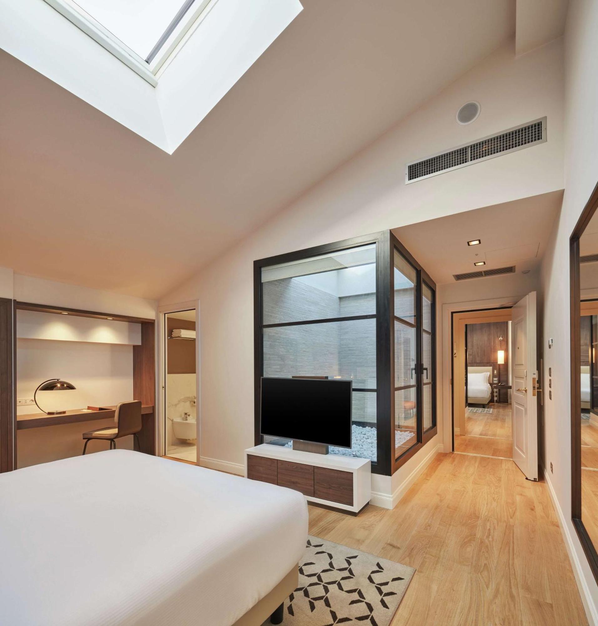 Deluxe Family King Room,1552467034:JPEG